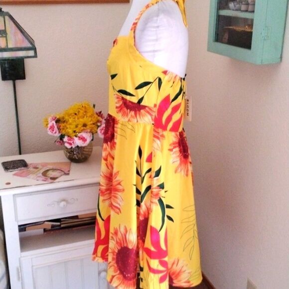 Bloom Chic Bright Sundress - Picture 4 of 11